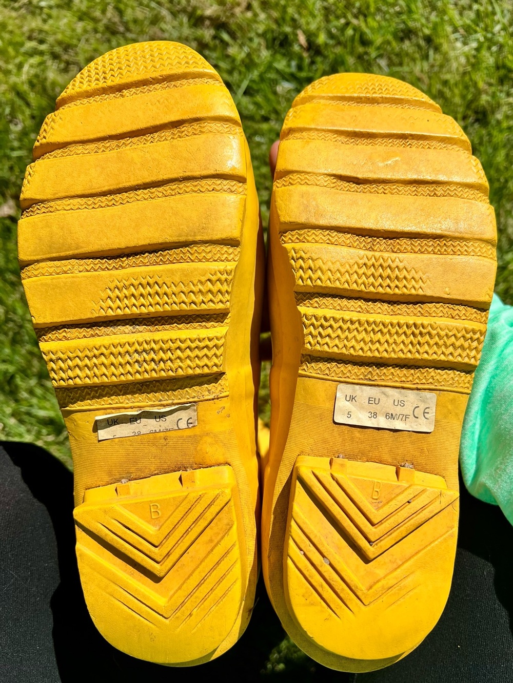 Hunter Original Tall Rubber Rain Boots in Vibrant Yellow 7 Model W23499 7F 6M - Picture 5 of 17